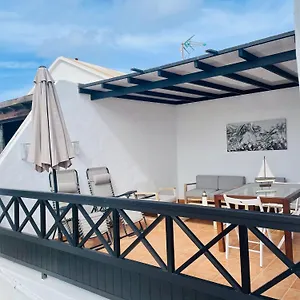 Con Amplia Terraza En La Playa Apartamento